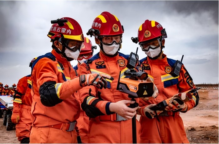 1757043695658909.jpg 內蒙古消防開展“北疆藍光·2025”全區消防救援隊伍地震災害救援實戰拉動演練.jpg